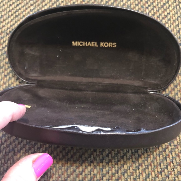 Micheal Kors Gold Frame sunglasses with case - Picture 8 of 8